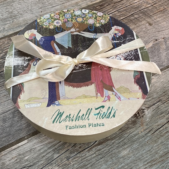 4 Collectible Plates FASHIONS OF THE HOUR - Marshall Field's 2002 - Picture 1 of 9